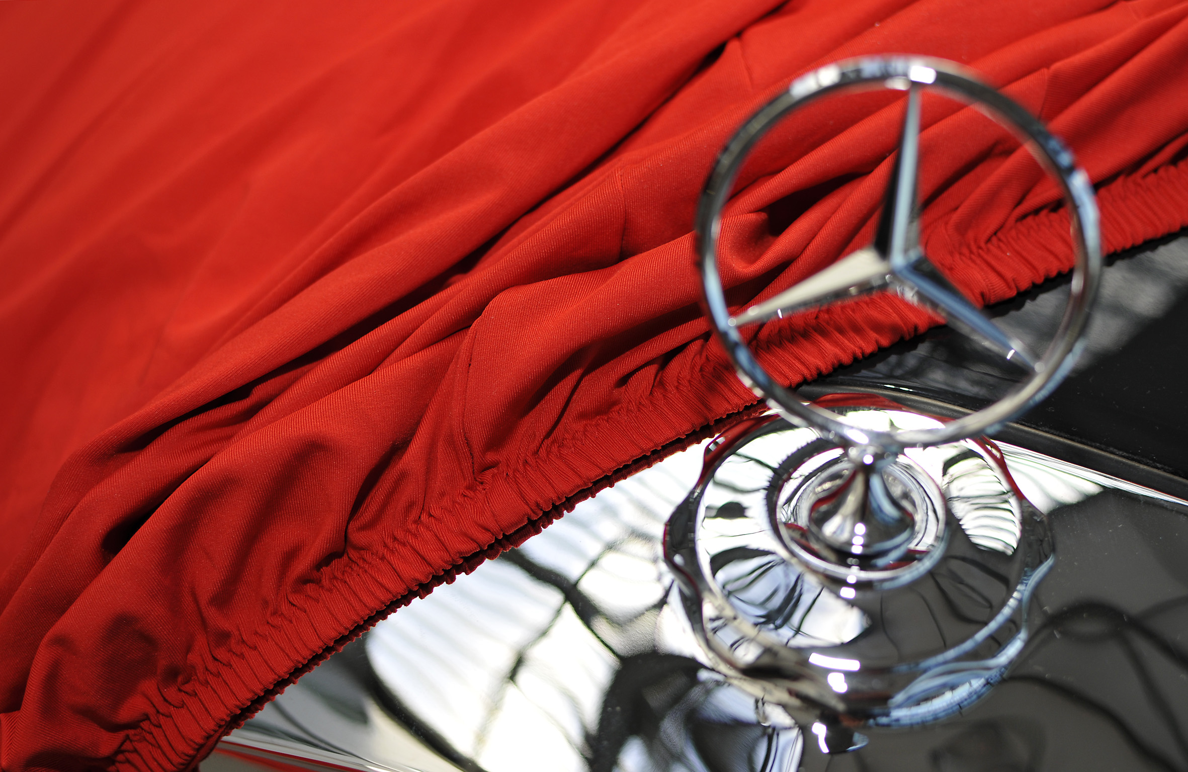 Nahaufnahme einer hochwertigen Car-Cover-Textiloberfläche